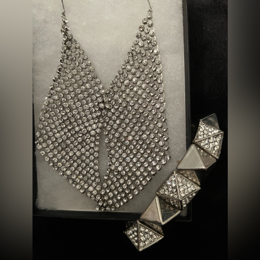 BEBE Swarovski Silver Rhinestone Chainmail Long Drop Earrings w Bracelet Set - Picture 6 of 13